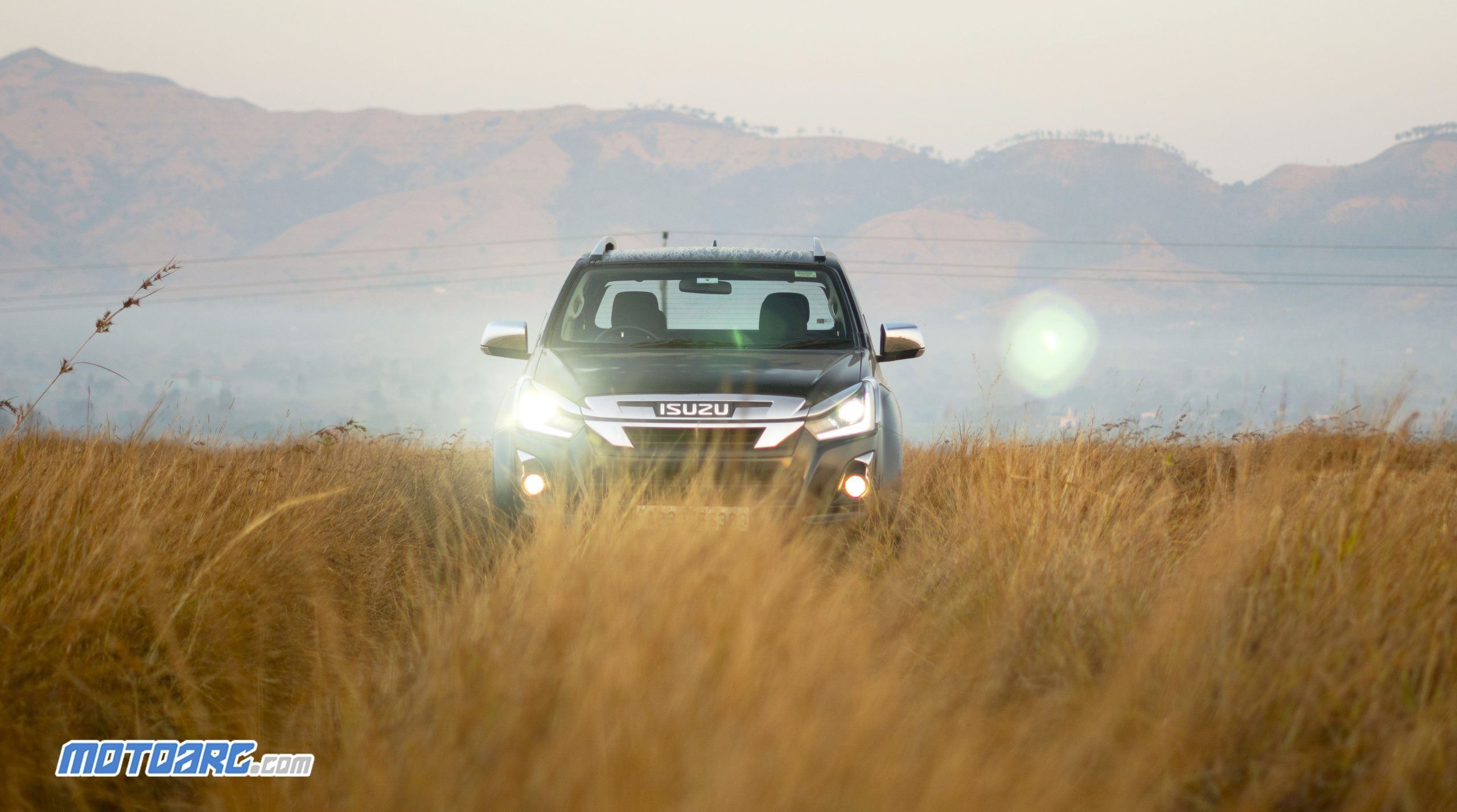 Isuzu V-Cross MotoArc India Review