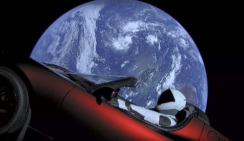 Elon Musk Sent a Tesla Sportscar to Space