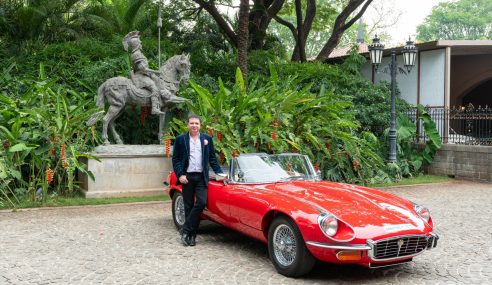 Yohan Poonawalla’s iconic Lincoln Continental “Popemobile” to be raced by Formula 1 driver Narain Karthikeyan at the Mille Miglia UAE